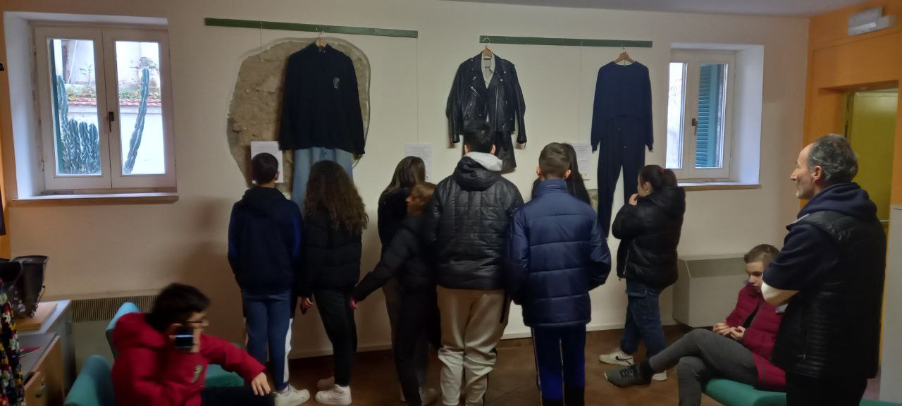 Chiusa la mostra "Com'eri vestita?", esposizione contro la violenza di genere